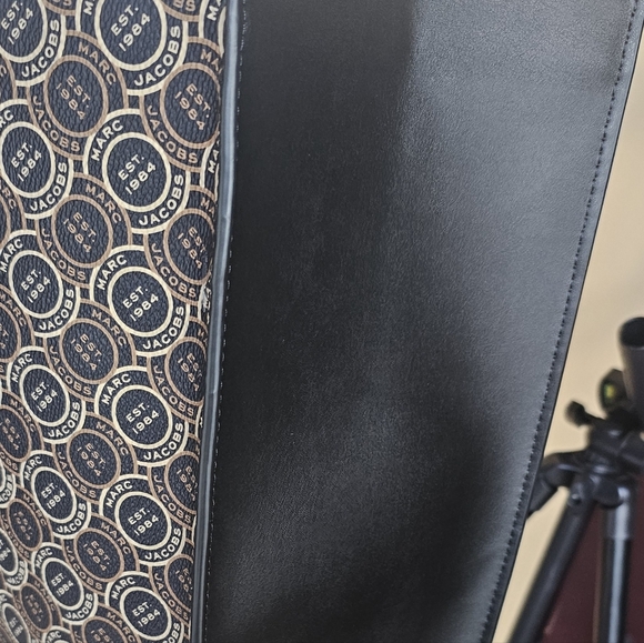 MARC JACOBS Grind Mini Signet Printed Leather Shoulder/ Tote Bag - Picture 11 of 14